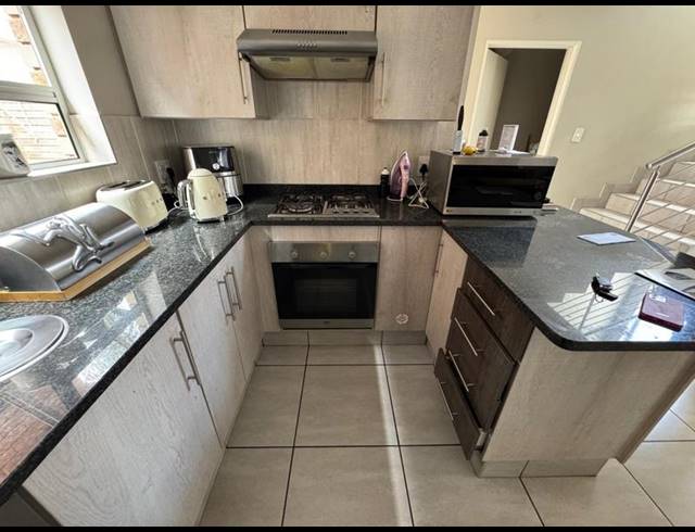 3 BEDROOM TOWNHOUSE FOR SALE IN GLEN MARAIS